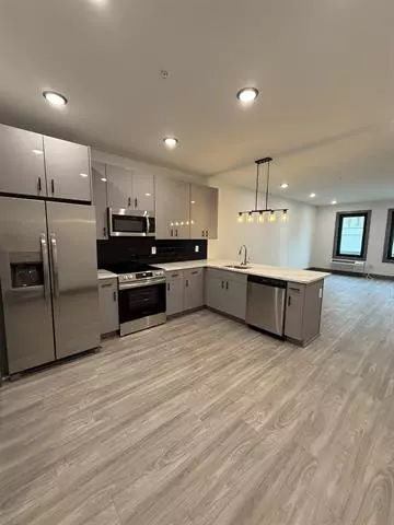 531 32nd St, Union City, NJ 07087-3910