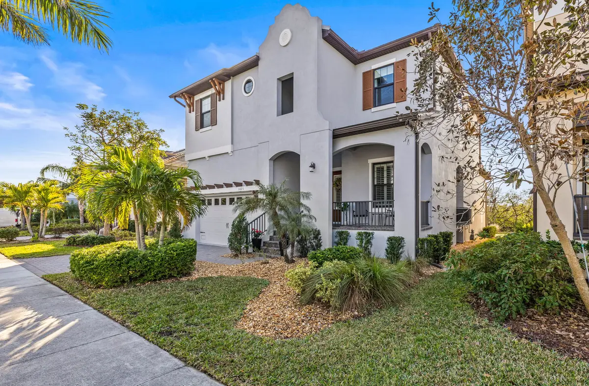 1021 Seagrape Dr, Ruskin, FL 33570-3057