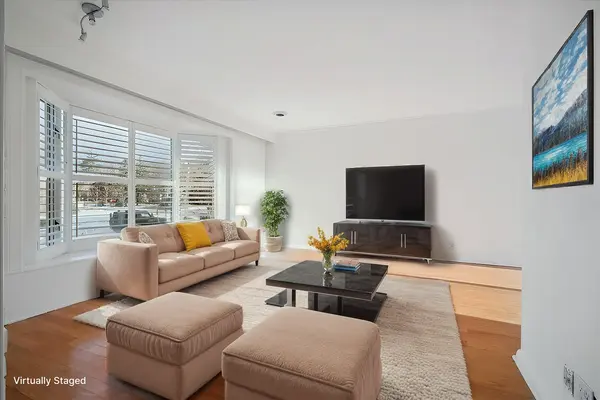 588 Wildwood Dr, Oakville, ON L6K 1V3