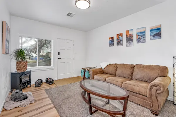 817-819 3rd St, Modesto, CA 95351-2816