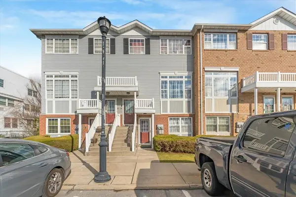 118 Admiral Ct, Bronx, NY 10473-2489