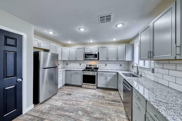 933 Medina de Leon Ave, Henderson, NV 89015