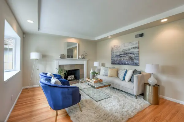 7453 Kingsbury Place, Cupertino, CA 95014