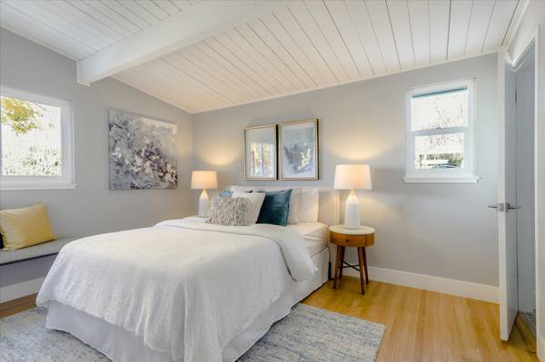 922 Celia Dr, Palo Alto, CA 94303
