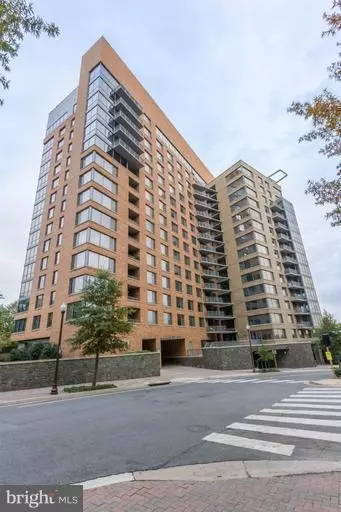Arlington, VA 22201,2001 15th Street North #1114