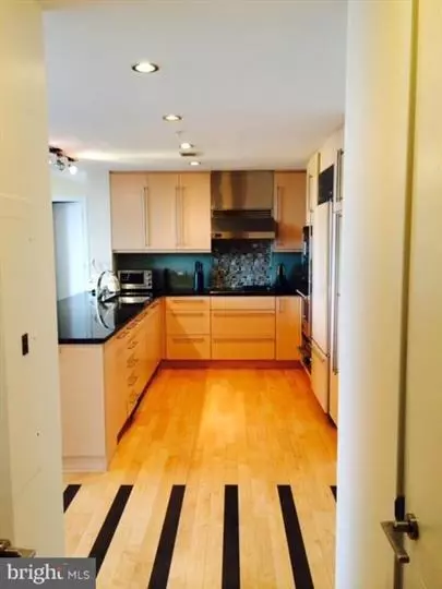 Arlington, VA 22201,2001 15th Street North #1114