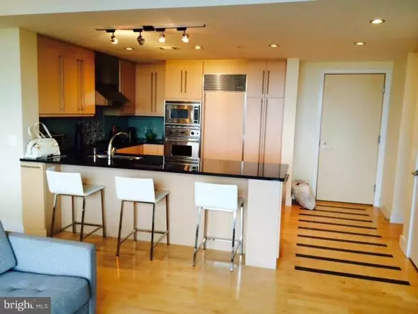 Arlington, VA 22201,2001 15th Street North #1114