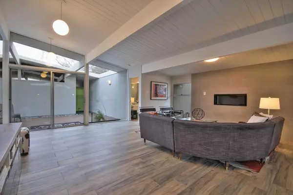 Sunnyvale, CA 94087,1649 Edmonton Avenue