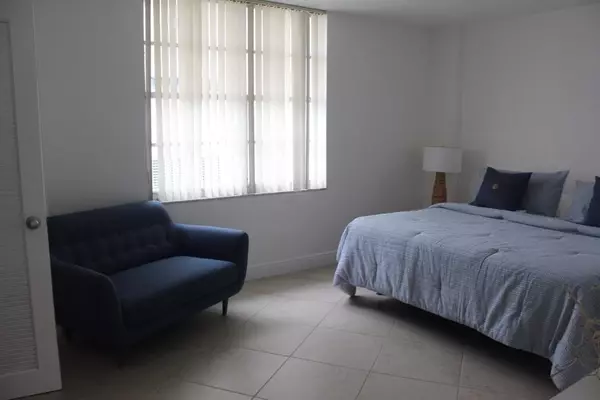 Hollywood, FL 33019,3725 South Ocean Drive #515