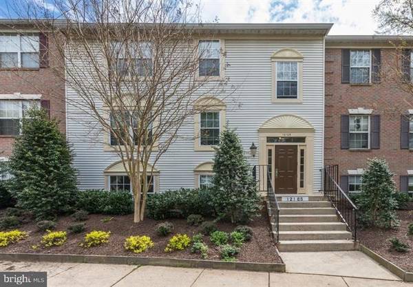 12105 Greenwood Court #101, Fairfax, VA 22033