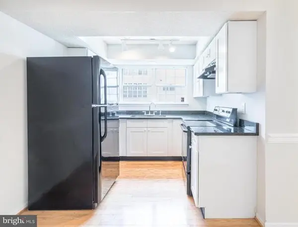 12105 Greenwood Court #101, Fairfax, VA 22033