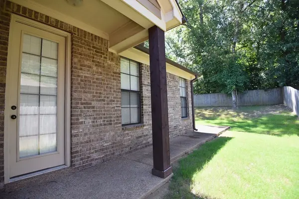 7977 Parkmont Dr, Memphis, TN 38125