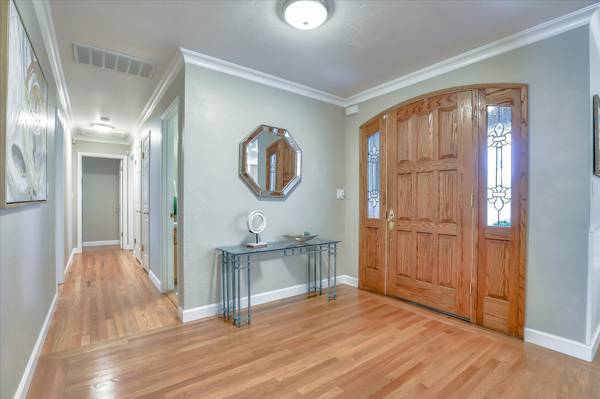 911 Monica Ln, Campbell, CA 95008
