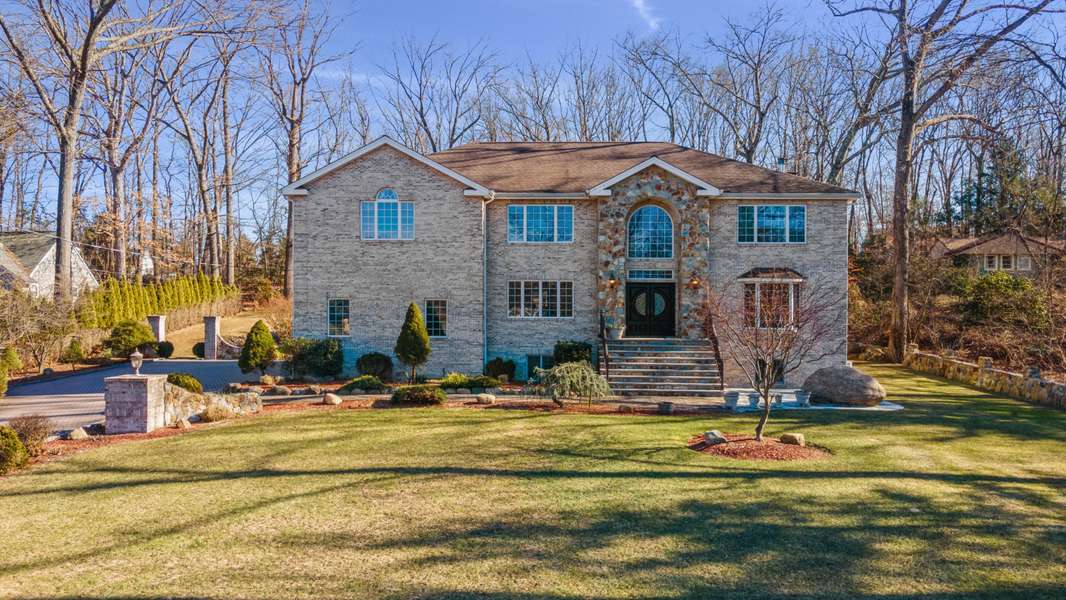 202 Peterson Pl, Ramsey, NJ 07446