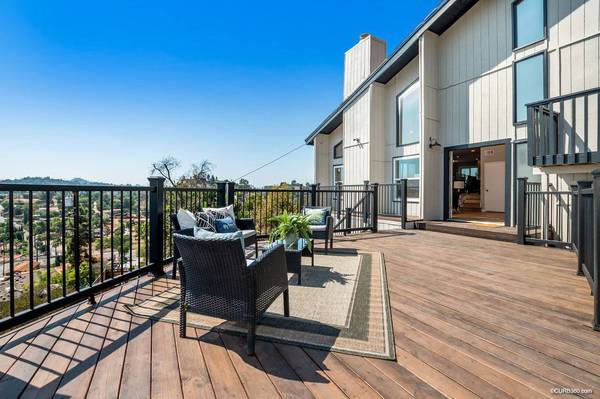 1556 3/4 Plantation Way