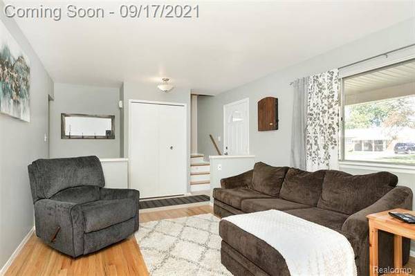 38415 TOTTENHAM RD, Sterling Heights, MI 48312