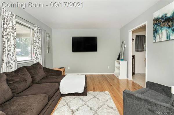 38415 TOTTENHAM RD, Sterling Heights, MI 48312