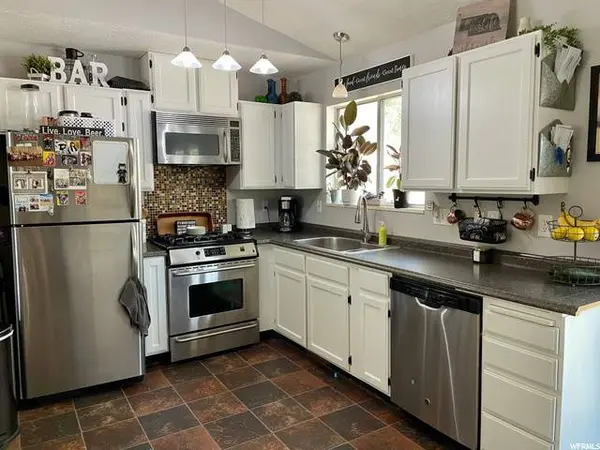 992 N MAHOGANY DR, Pleasant Grove, UT 84062