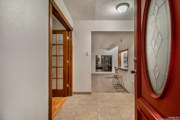 3246 Swandale Dr, San Antonio, TX 78230