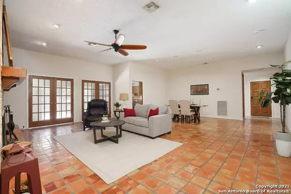 8810 Spanish Moss, Windcrest, TX 78239-2745