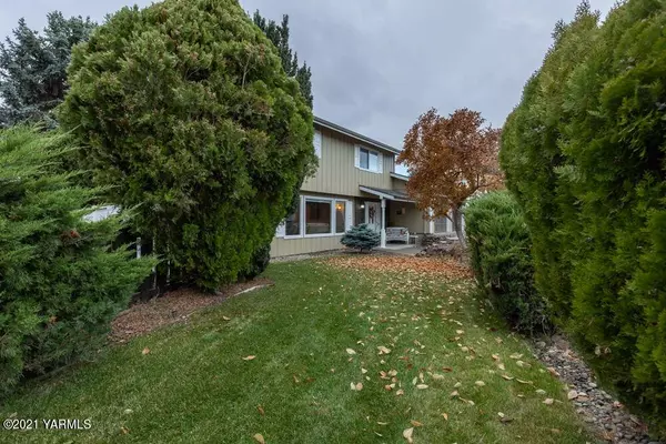 6806 Dundee Ct, Yakima, WA 98908