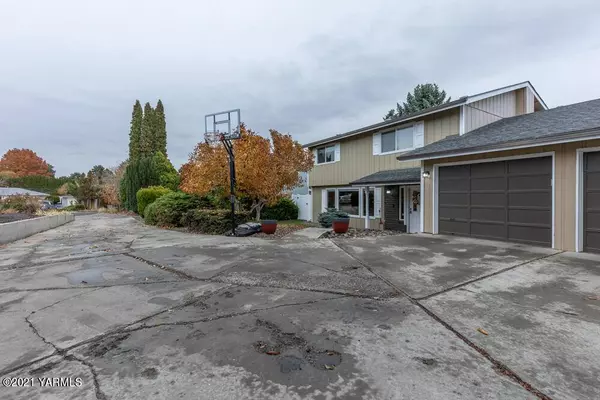 6806 Dundee Ct, Yakima, WA 98908