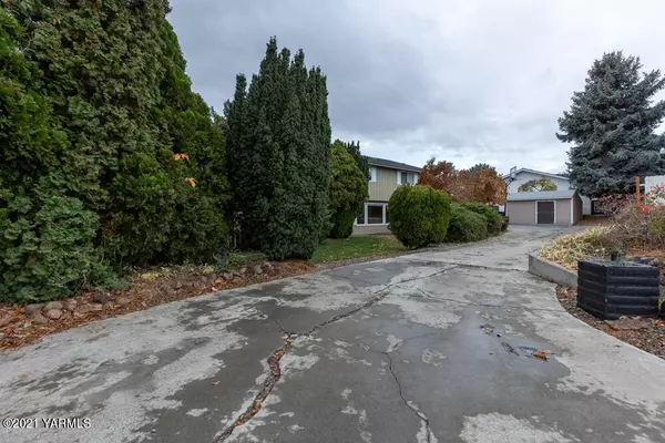 6806 Dundee Ct, Yakima, WA 98908