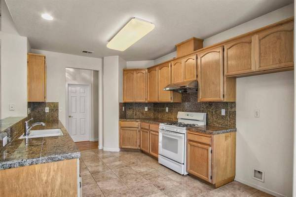 1582 Vinewood WAY, Tracy, CA 95376