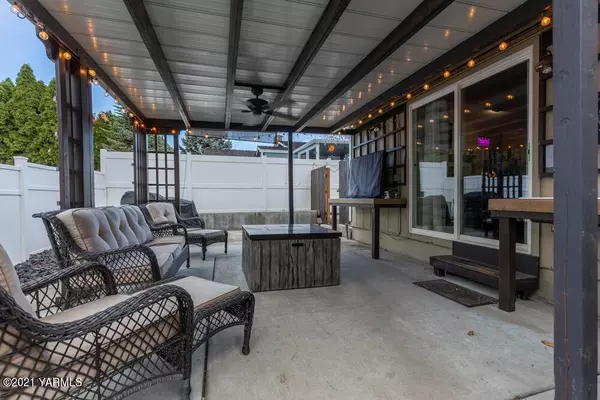 6806 Dundee Ct, Yakima, WA 98908