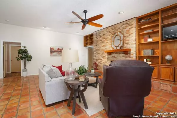 8810 Spanish Moss, Windcrest, TX 78239-2745