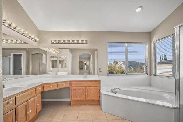 2099 Lara LN, Tracy, CA 95377