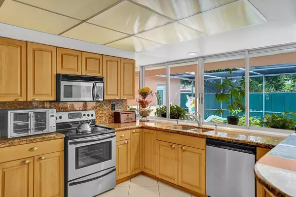 7230 Grandview BLVD, Miramar, FL 33023