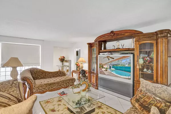 7230 Grandview BLVD, Miramar, FL 33023