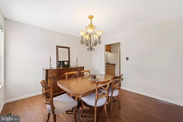 802 OX RD, Woodstock, VA 22664