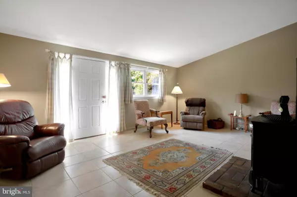 1189 HARTMAN RD, Berkeley Springs, WV 25411