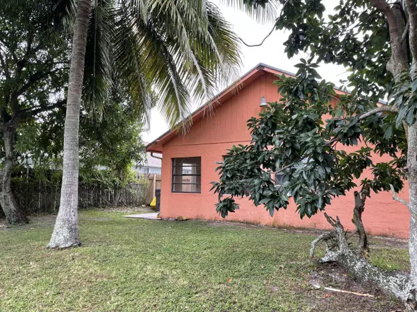 2615 Kentucky ST, West Palm Beach, FL 33406