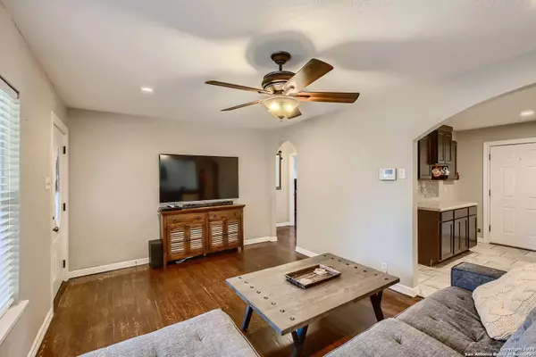 514 DRESDEN DR, San Antonio, TX 78213-3603