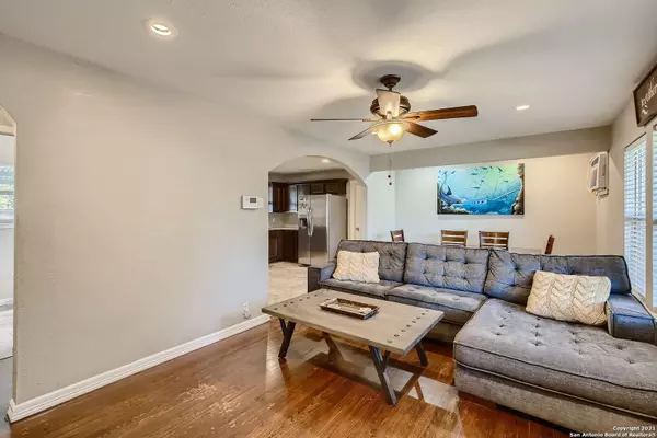 514 DRESDEN DR, San Antonio, TX 78213-3603