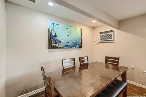 514 DRESDEN DR, San Antonio, TX 78213-3603