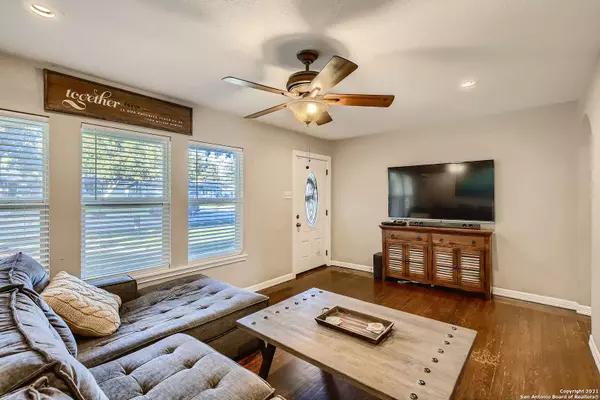 514 DRESDEN DR, San Antonio, TX 78213-3603