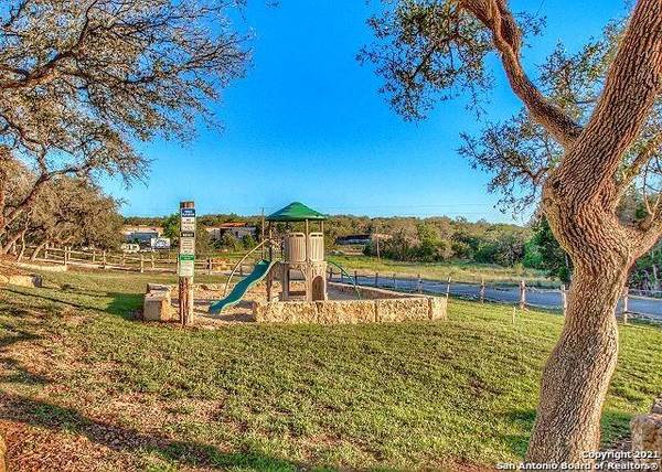 140 BANISTER, Canyon Lake, TX 78133-3528