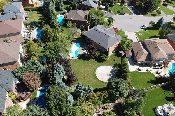 1320 White Cedar Trail, Burlington, ON L7P 4T2