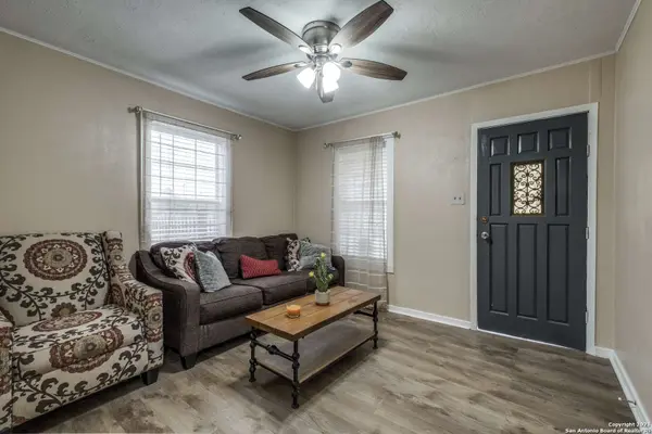 511 GLADSTONE, San Antonio, TX 78225-2413