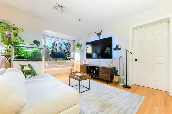 332 Jamaicaway #404, Boston, MA 02130