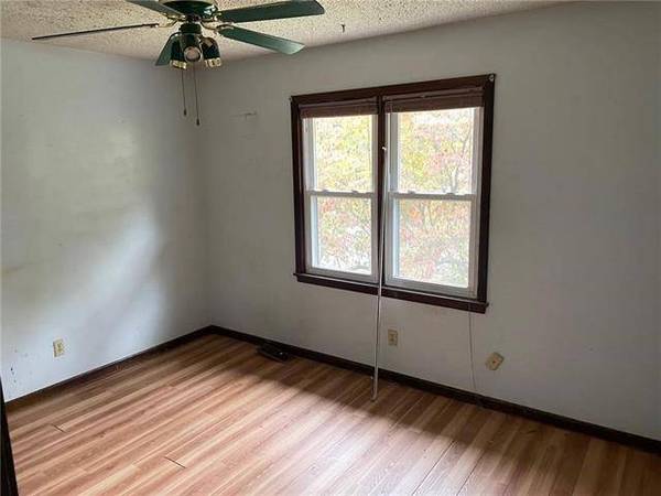 211 Thomas ST, Weston, MO 64098