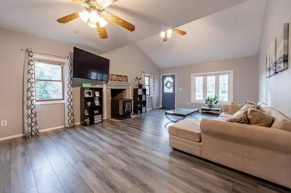 36 Elbridge Rd, Auburn, MA 01501