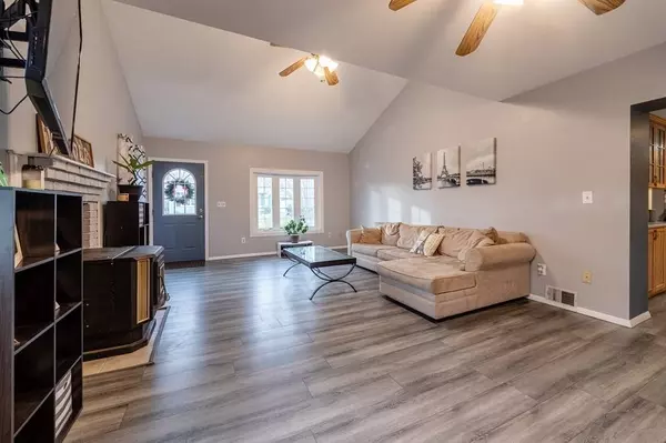 36 Elbridge Rd, Auburn, MA 01501