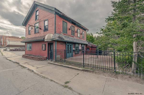 97 W FULTON ST, Gloversville, NY 12078