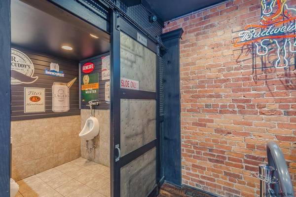 97 W FULTON ST, Gloversville, NY 12078