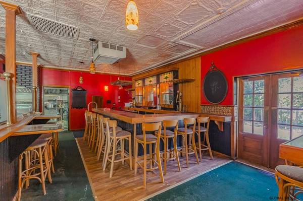 97 W FULTON ST, Gloversville, NY 12078